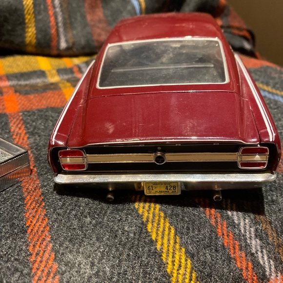 Classic Maroon Diecast Model Car - Picture 3 of 5